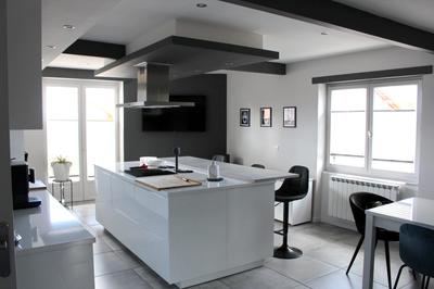 Maison - 470 m² - 9 pièces