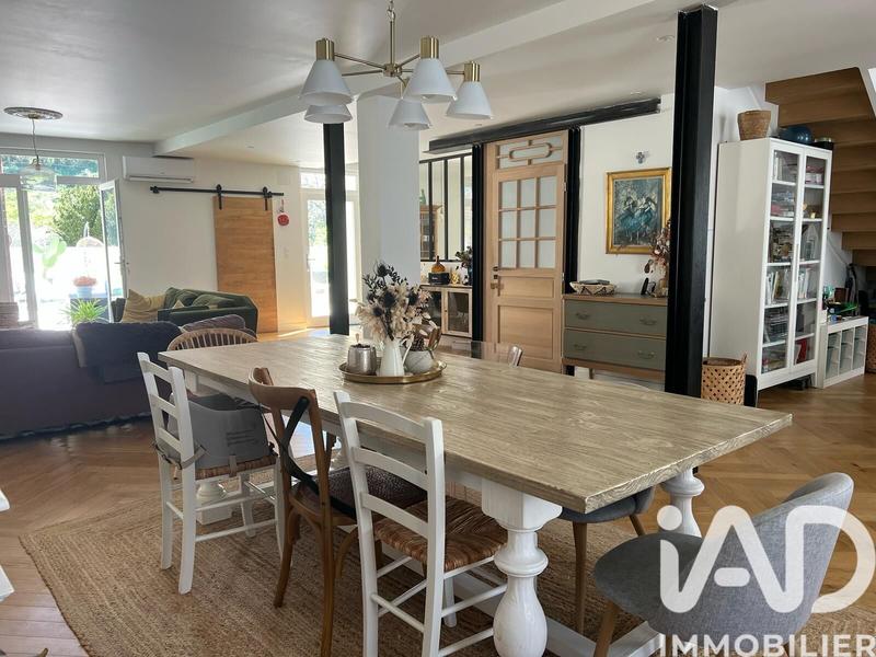 Maison - 340 m² - 8 pièces