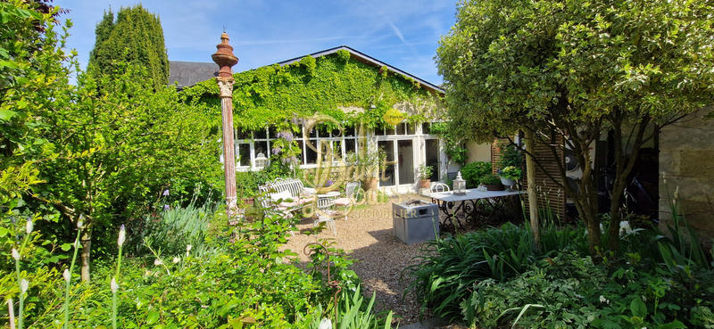 Maison - 208 m² - 7 pièces