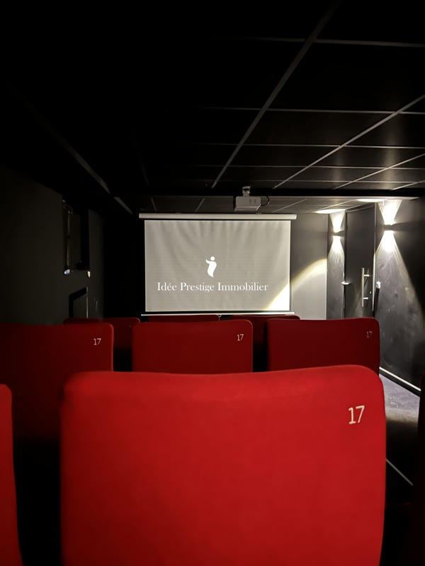 Maison - 443 m² - 12 pièces