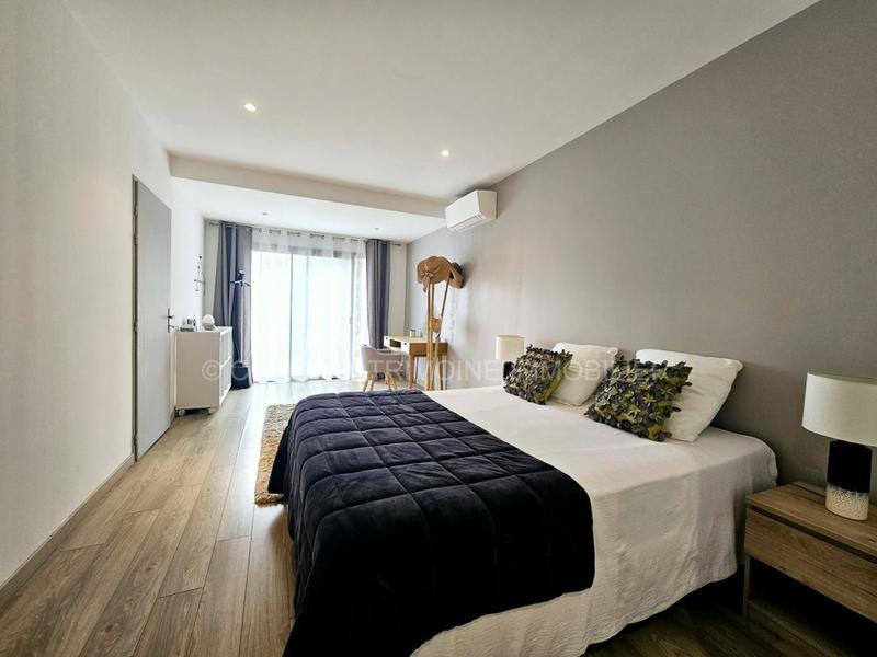 Maison - 206 m² - 7 pièces