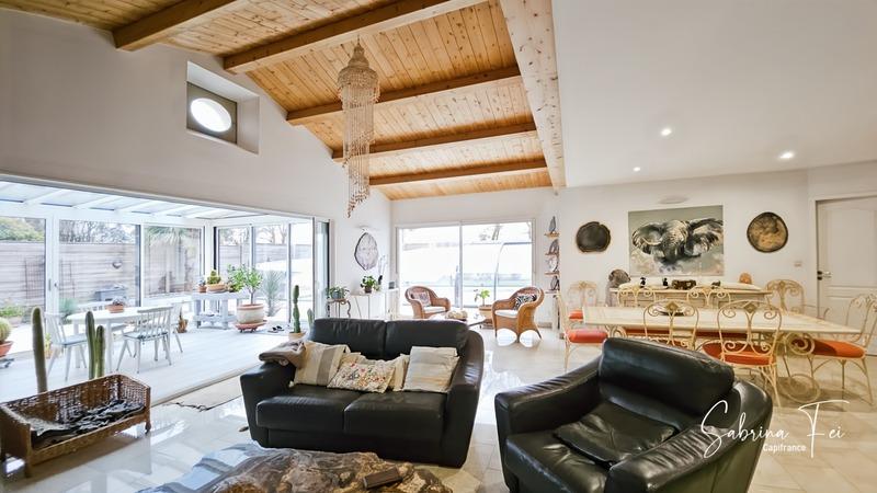 Maison - 235 m² - 7 pièces