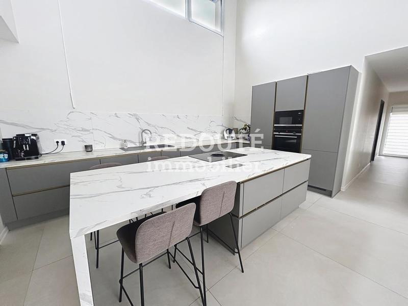 Maison - 187 m² - 7 pièces