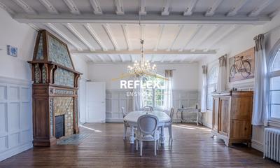 Maison - 317 m² - 12 pièces