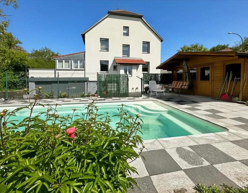 Maison - 200 m² - 8 pièces