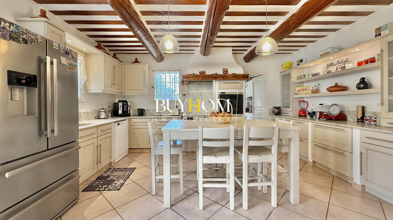 Maison - 215 m² - 7 pièces