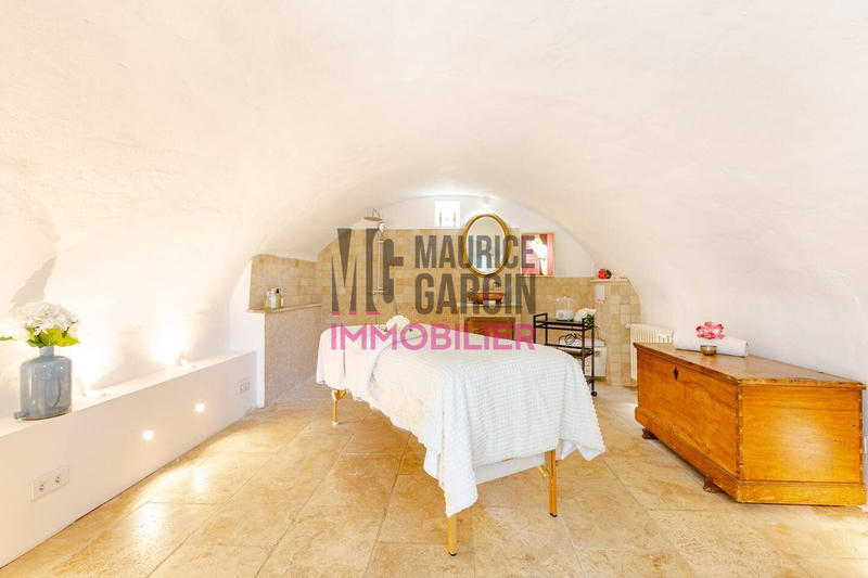 Maison - 330 m² - 14 pièces