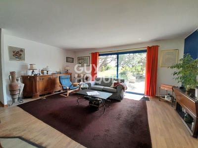 Maison - 218 m² - 8 pièces