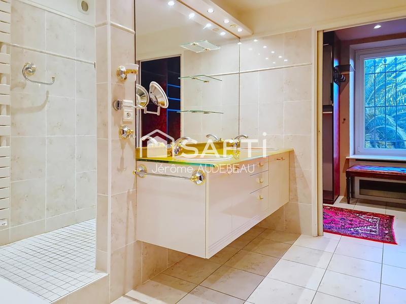 Maison - 209 m² - 6 pièces