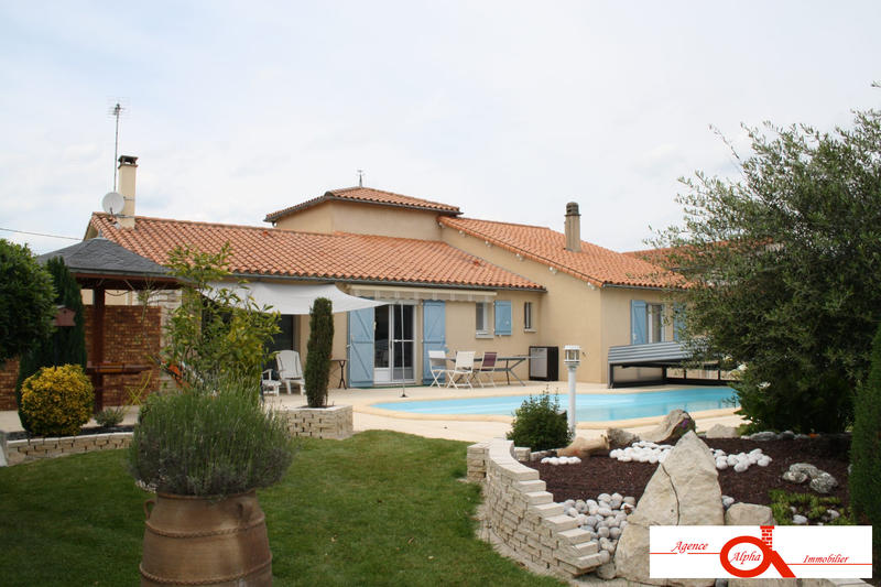 Maison traditionnelle - 169 m² - 6 pièces