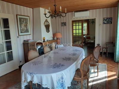 Maison traditionnelle - 160 m² - 8 pièces