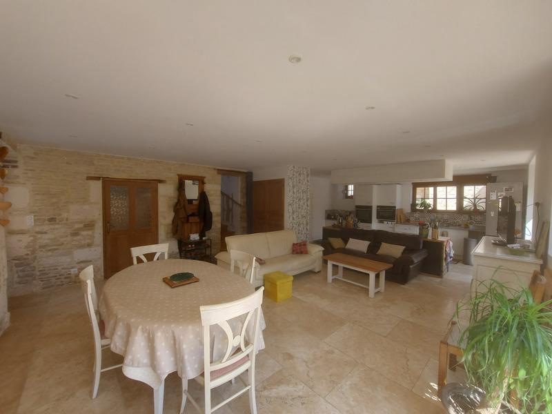 Maison traditionnelle - 262 m² - 6 pièces