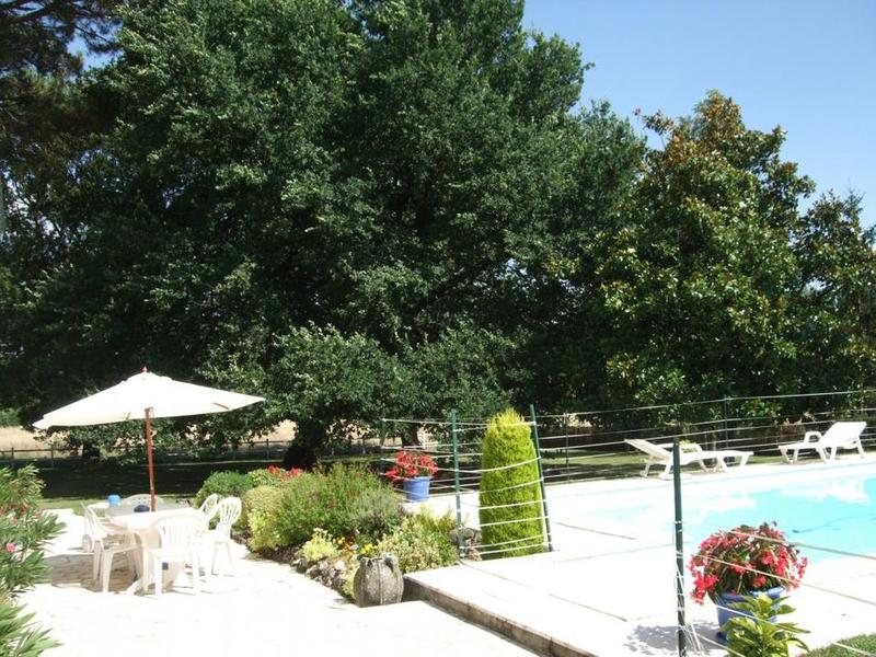 Propriété - 211 m² - 6 pièces