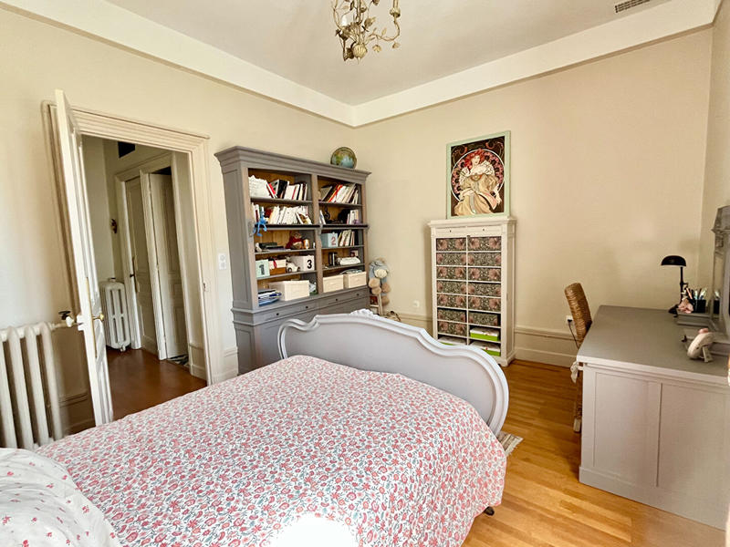 Maison - 377 m² - 10 pièces