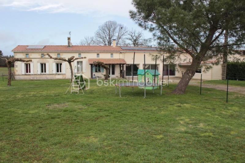 Maison - 226 m² - 7 pièces