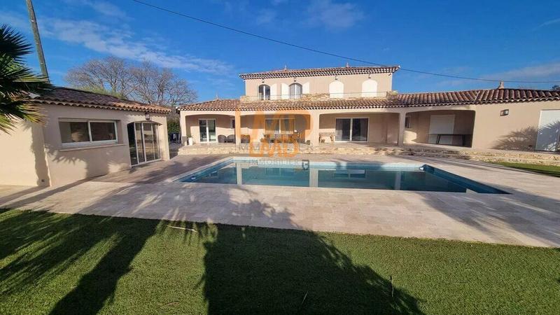 Propriété - 250 m² - 7 pièces