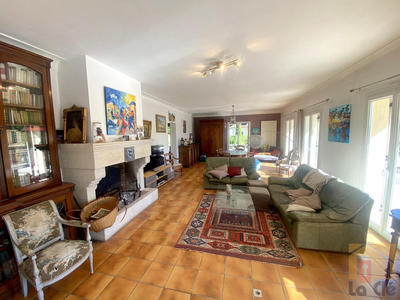 Maison - 270 m² - 9 pièces