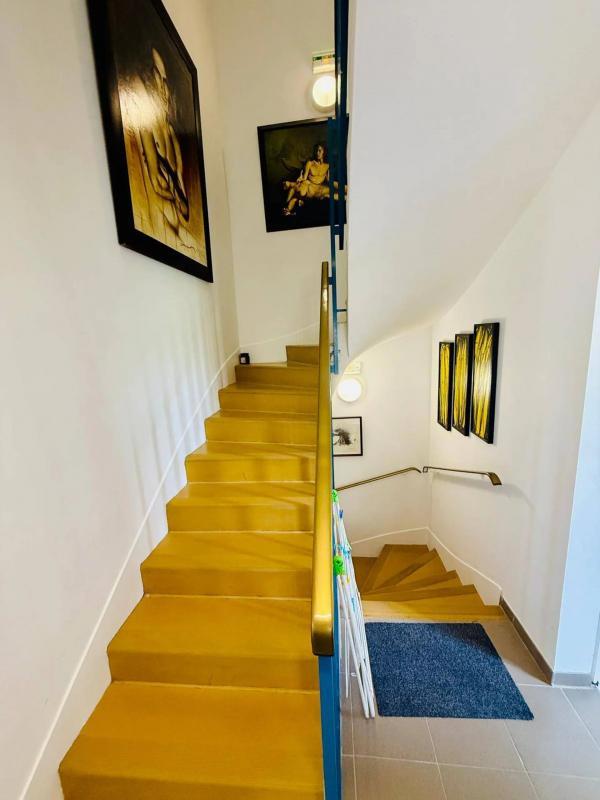 Propriété - 202 m² - 6 pièces