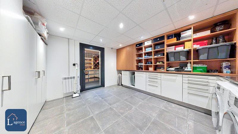 Appartement - 257 m² - 6 pièces