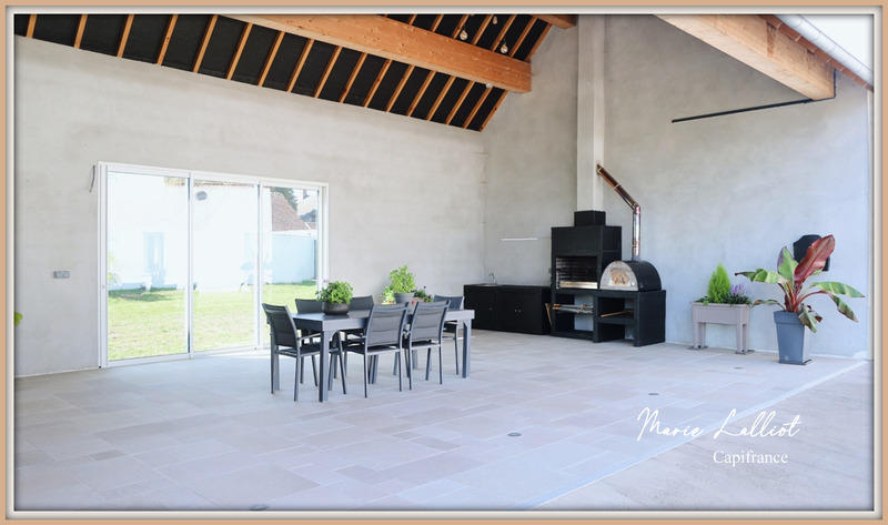 Maison - 360 m² - 10 pièces