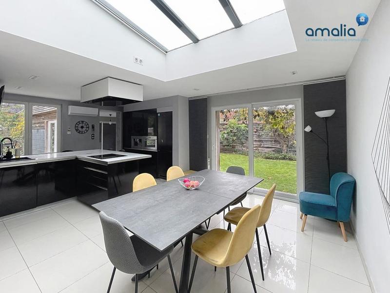 Maison - 204 m² - 7 pièces