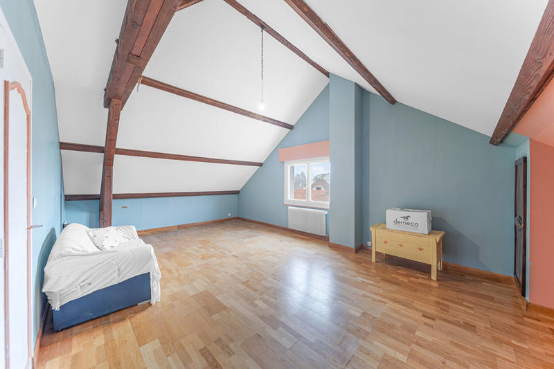 Maison - 198 m² - 9 pièces