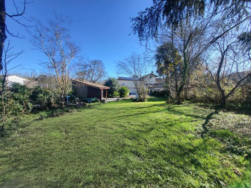 Maison - 267 m² - 9 pièces