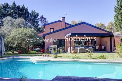 Maison - 210 m² - 8 pièces