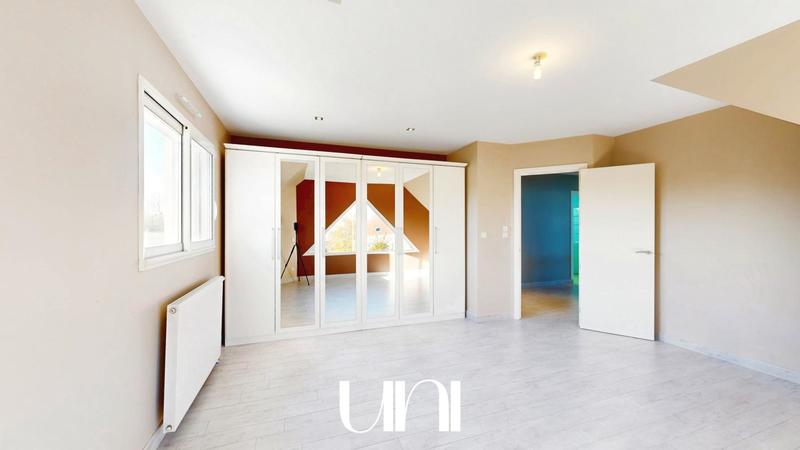 Maison - 235 m² - 8 pièces