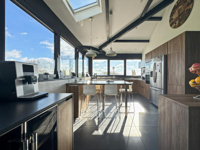 Maison - 350 m² - 10 pièces