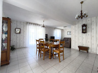 Maison - 99 m² - 6 pièces