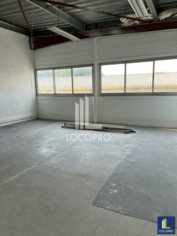 Local d'activité / Entrepôt - 407 m²