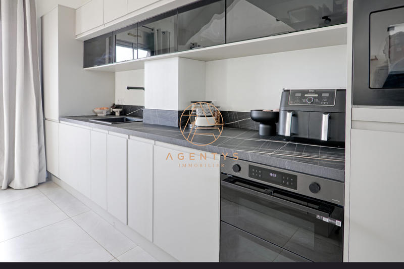 Appartement - 99 m² - 5 pièces