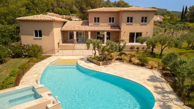 Propriété - 210 m² - 5 pièces