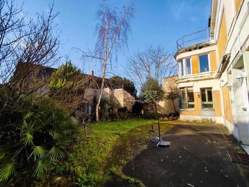 Maison - 254 m² - 10 pièces