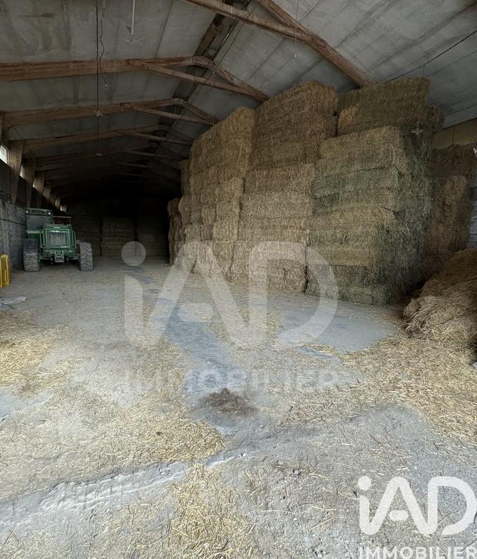 Maison - 595 m² - 1 pièce