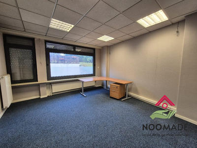 Local commercial - 135 m² - 3 pièces