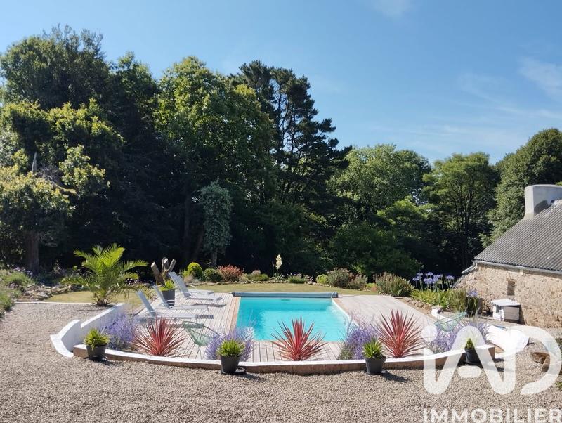 Maison - 240 m² - 9 pièces