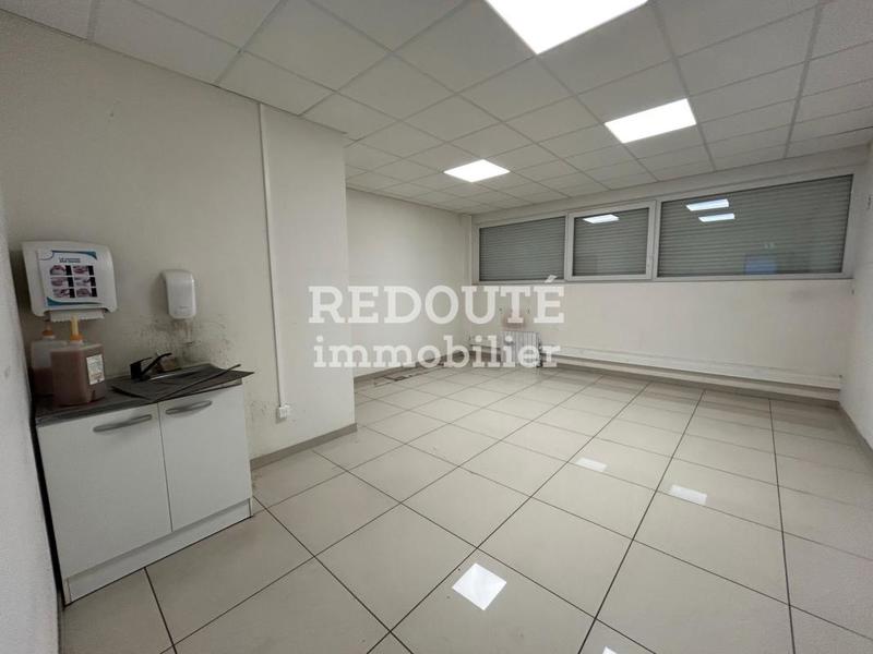 Entrepôt - 1 300 m² - 6 pièces