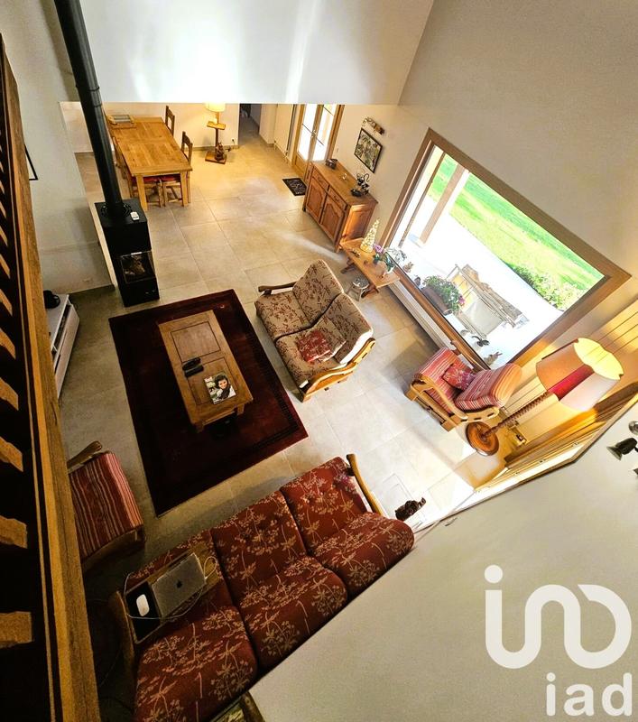 Maison - 390 m² - 8 pièces