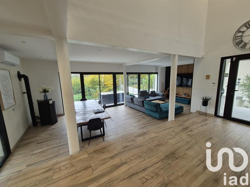 Maison de maîtres - 250 m² - 8 pièces