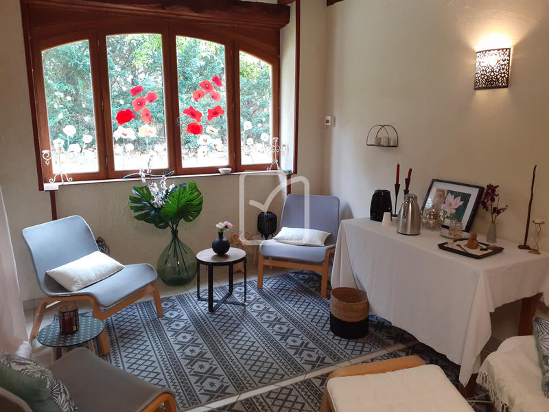 Propriété - 800 m² - 30 pièces