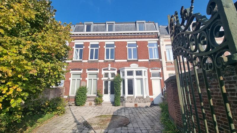 Maison bourgeoise - 250 m² - 11 pièces