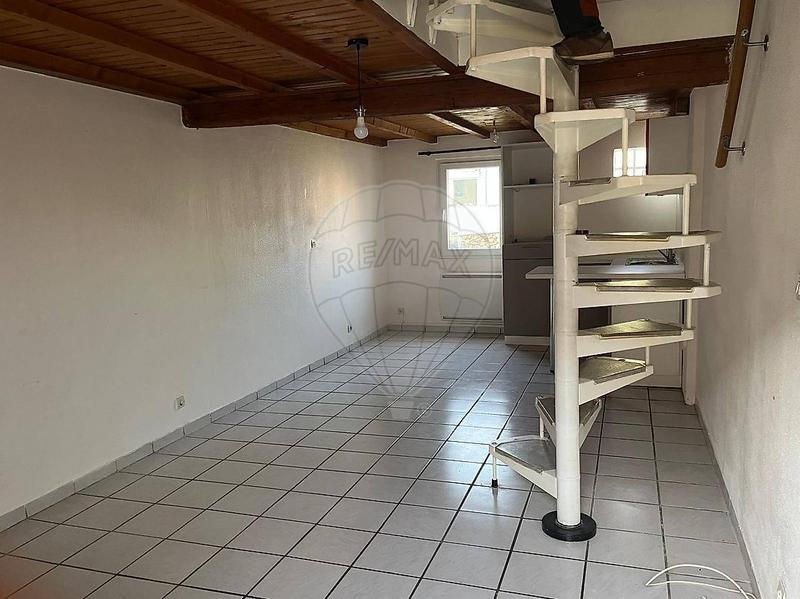 Maison - 213 m² - 12 pièces