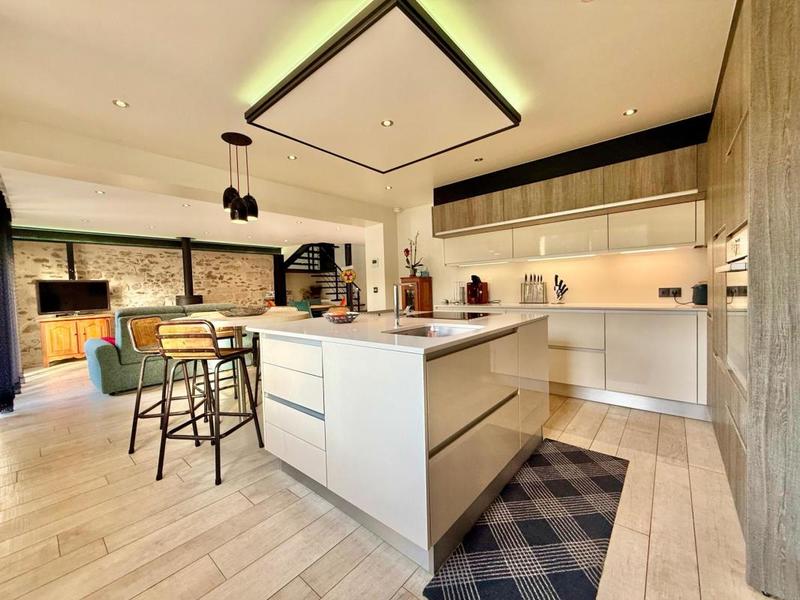 Maison - 186 m² - 7 pièces