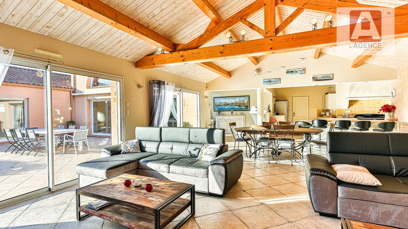 Maison - 318 m² - 7 pièces