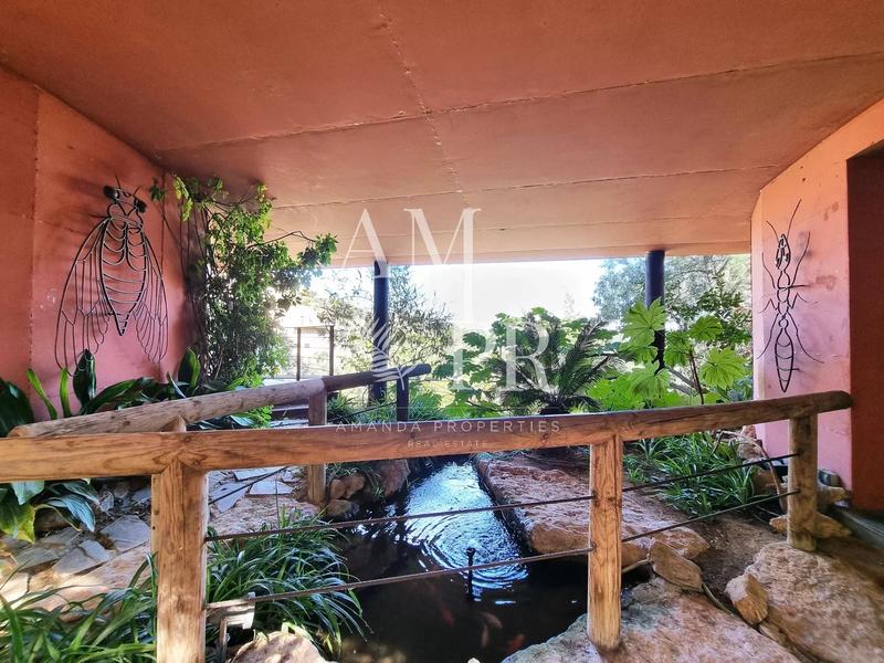 Villa - 301 m² - 8 pièces