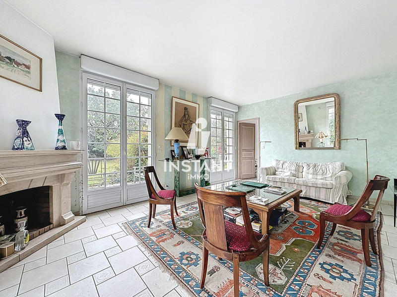 Maison - 240 m² - 10 pièces