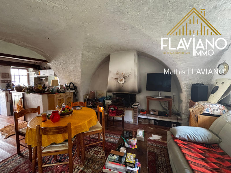 Maison - 804 m² - 12 pièces