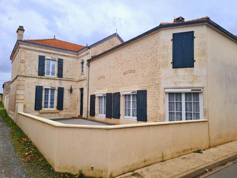 Maison - 211 m² - 8 pièces